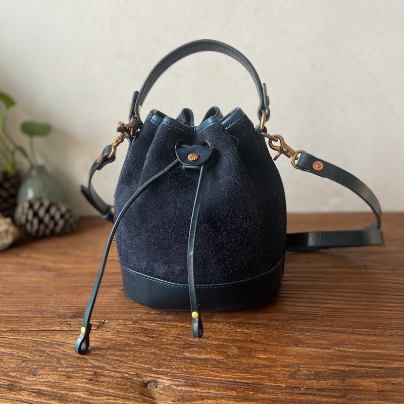 新款抽绳水桶包小包复古手工小众磨砂皮百搭时尚大容量单肩斜挎包