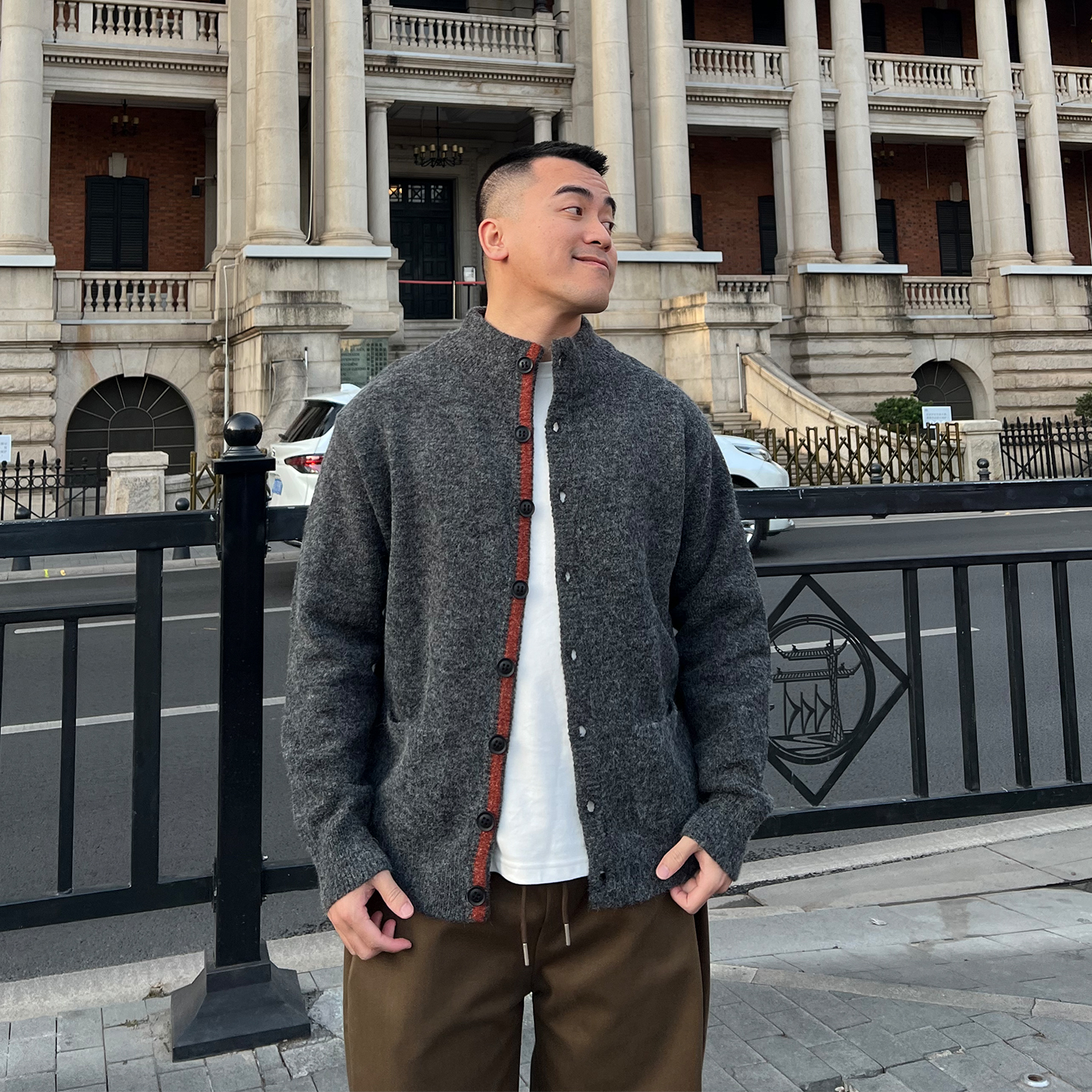 FFMR「撞色门襟老钱风针织开衫」2025冬季重磅半高领复古灰色毛衣