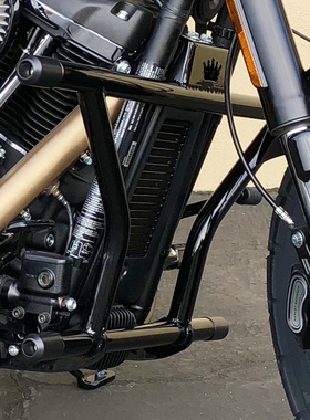 现货包邮18年后哈雷突破肥霸凌动滑翔改装保险杠DS风格发动机护杠