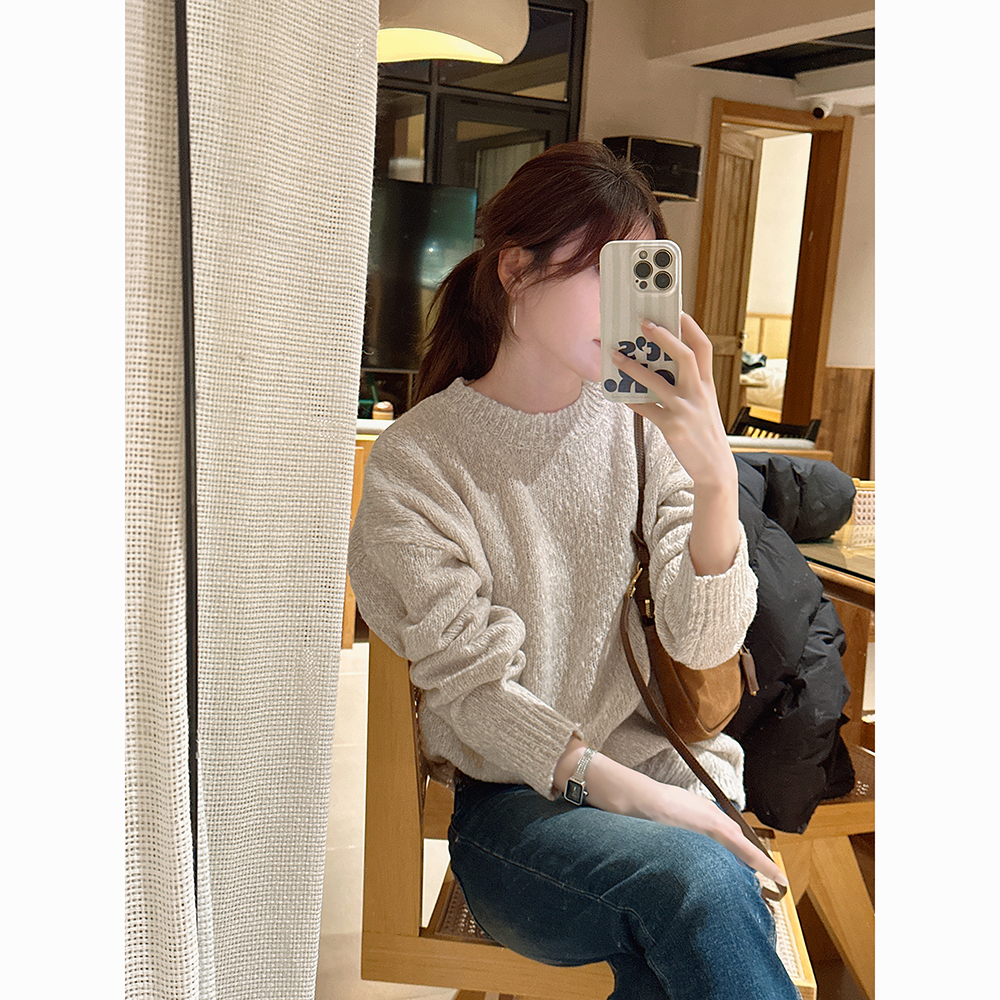 珍珠羊毛肌理感简洁圆领长袖毛衣