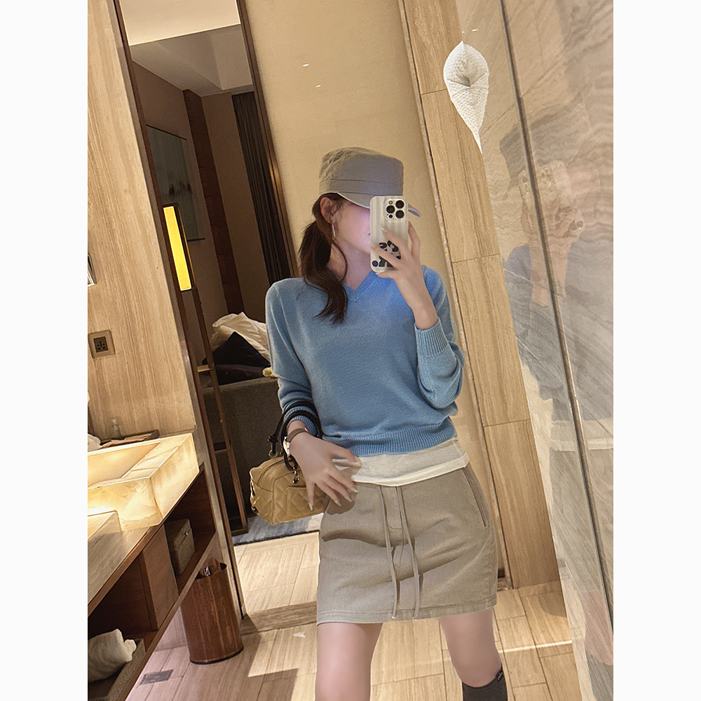 纯色上身巨巨显白天蓝色毛衣