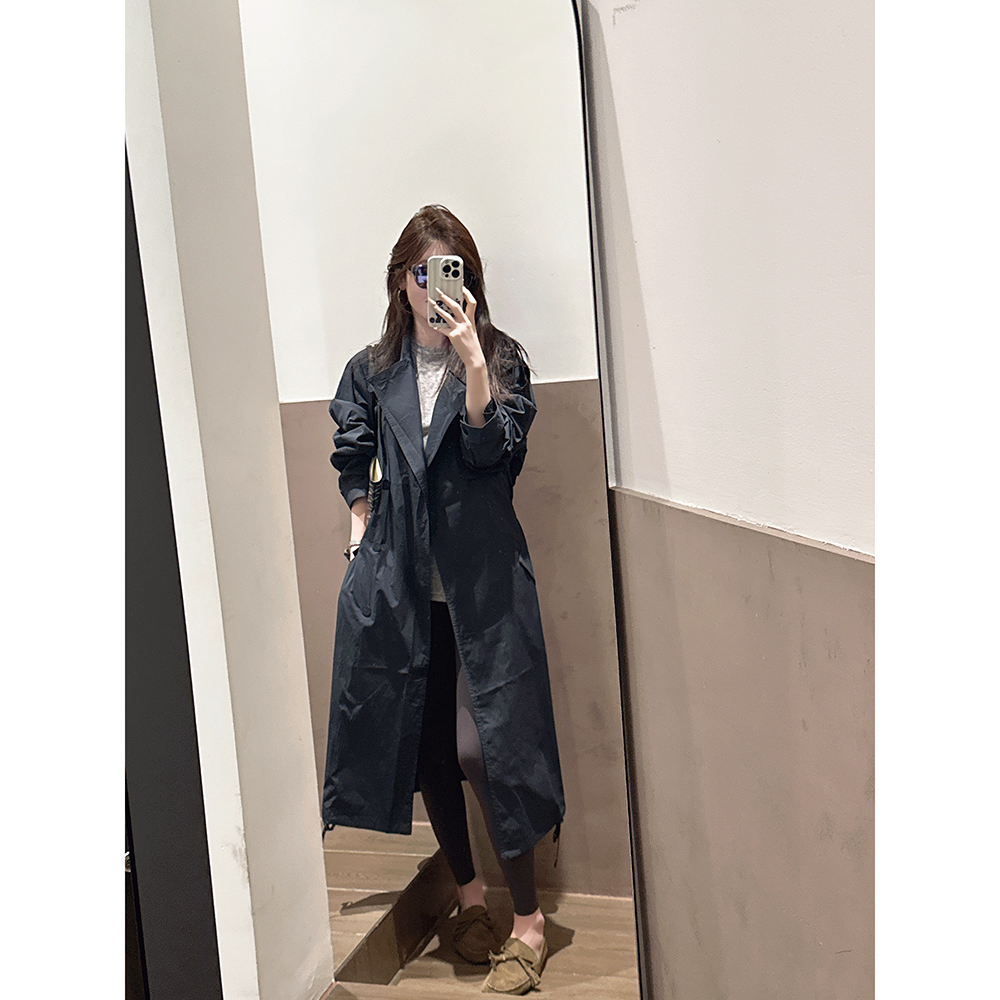 出街都自带GAO级感收腰藏青风衣