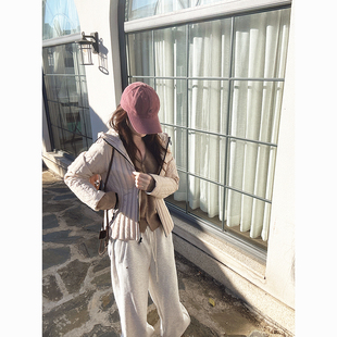 CHIA市面巨少见的气质米杏色竖排骨显瘦款连帽修身白鸭绒羽绒服