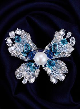 珠宝款轻奢微镶蓝色锆石蝴蝶胸针高级感奢华淡水珍珠西装外套配饰