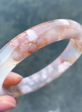冰透粉红色飘花海洋玉髓玛瑙手镯