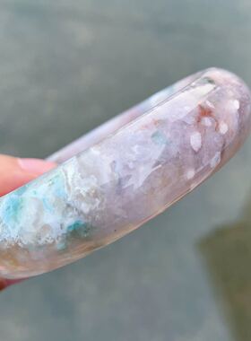 天然绿色菜园子百搭飘花玛瑙手镯