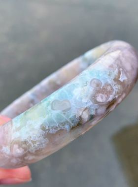 冰透绿色百搭飘花转好运玛瑙手镯