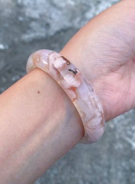 天然冰透粉红色百搭飘花玛瑙手镯