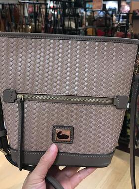毛毛虫美国直购Dooney & Bourke迷你编织皮革流浪汉斜挂女包直邮