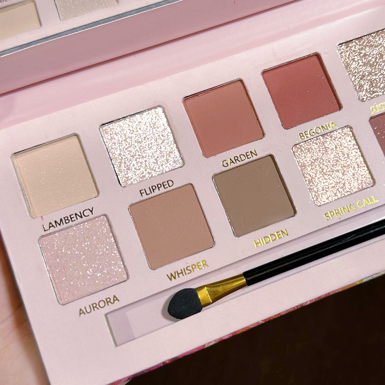 12色眼影盘ins粉棕眼影盘刷油画风哑光珠光细闪小众学生平价镜子