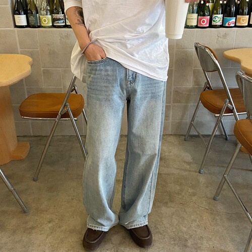 春季淡色水洗烫钻直筒牛仔裤男生