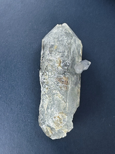 天然水晶权杖 闪灵骸骨 带水胆 带彩 103x35x27mm 156g