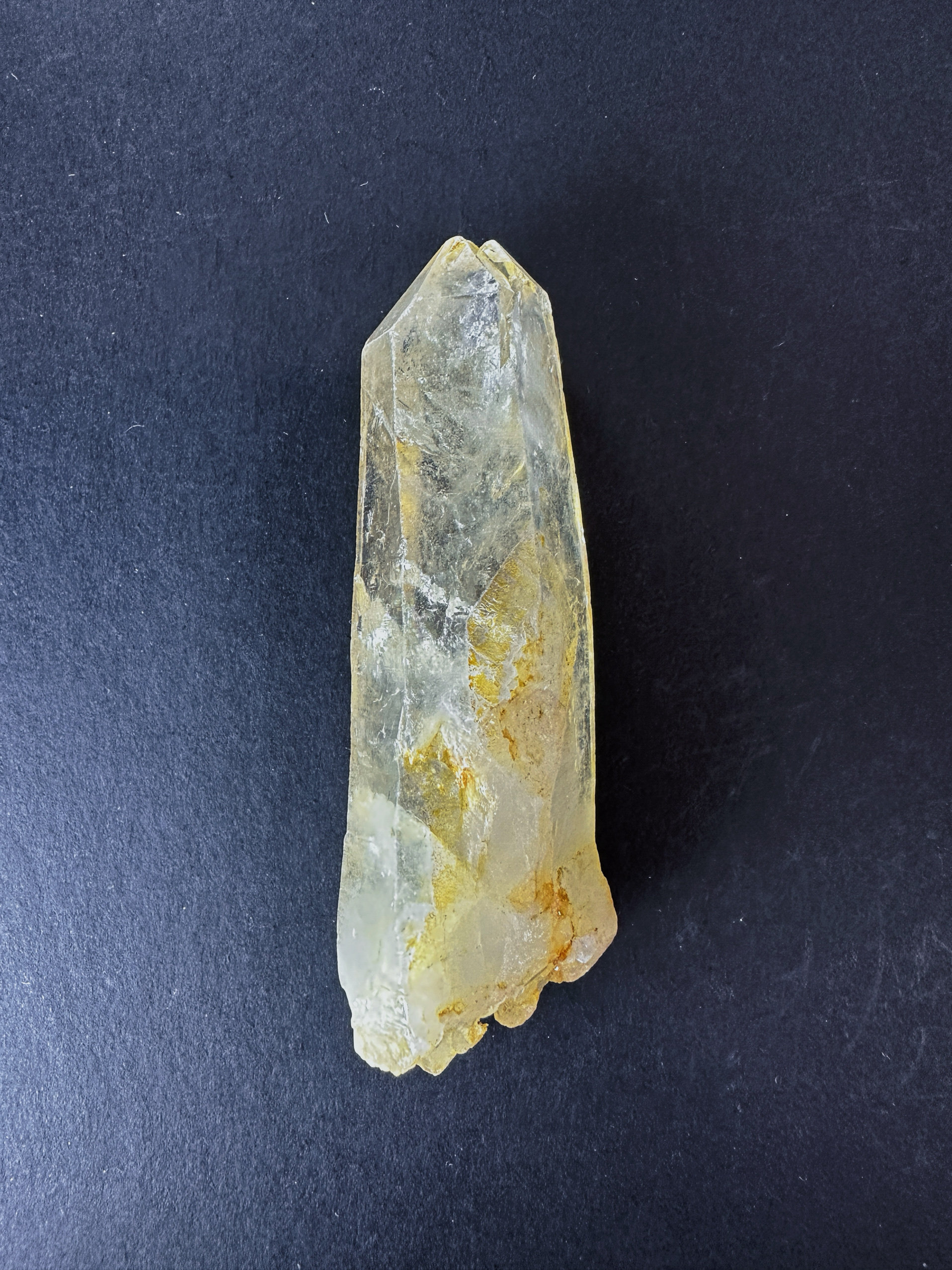 天然黄金喜马手握 高频水晶 单晶体摆件 84x24x21mm 58g