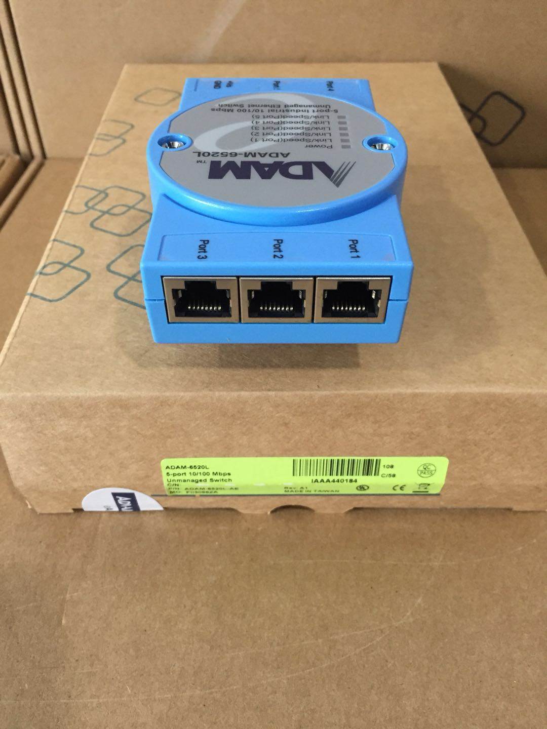 台湾研华工业交换机5端口ADAM-6520L-AE支持3000VDC浪涌保护询价