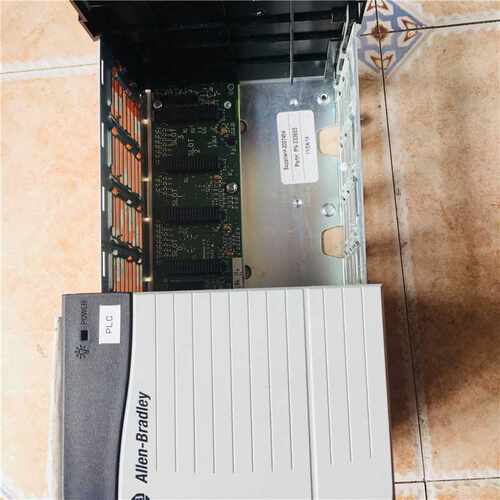 ￥95成新AB电源和 机架1756-PA72+1756-A3 95成新询价