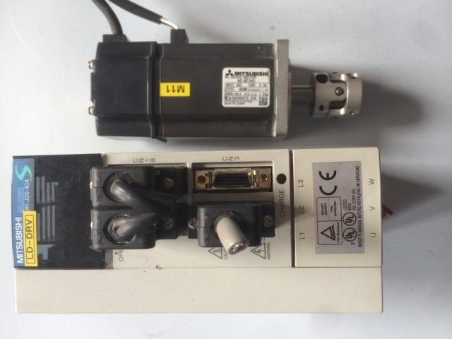 三菱伺服电机驱动器 HC-KFS43+MR-J2S-40A 一套 包好 询价