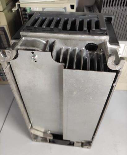 三菱变频器FR-F740-5.5K-CHT1实物图片 5.5KW/380V9成新询价