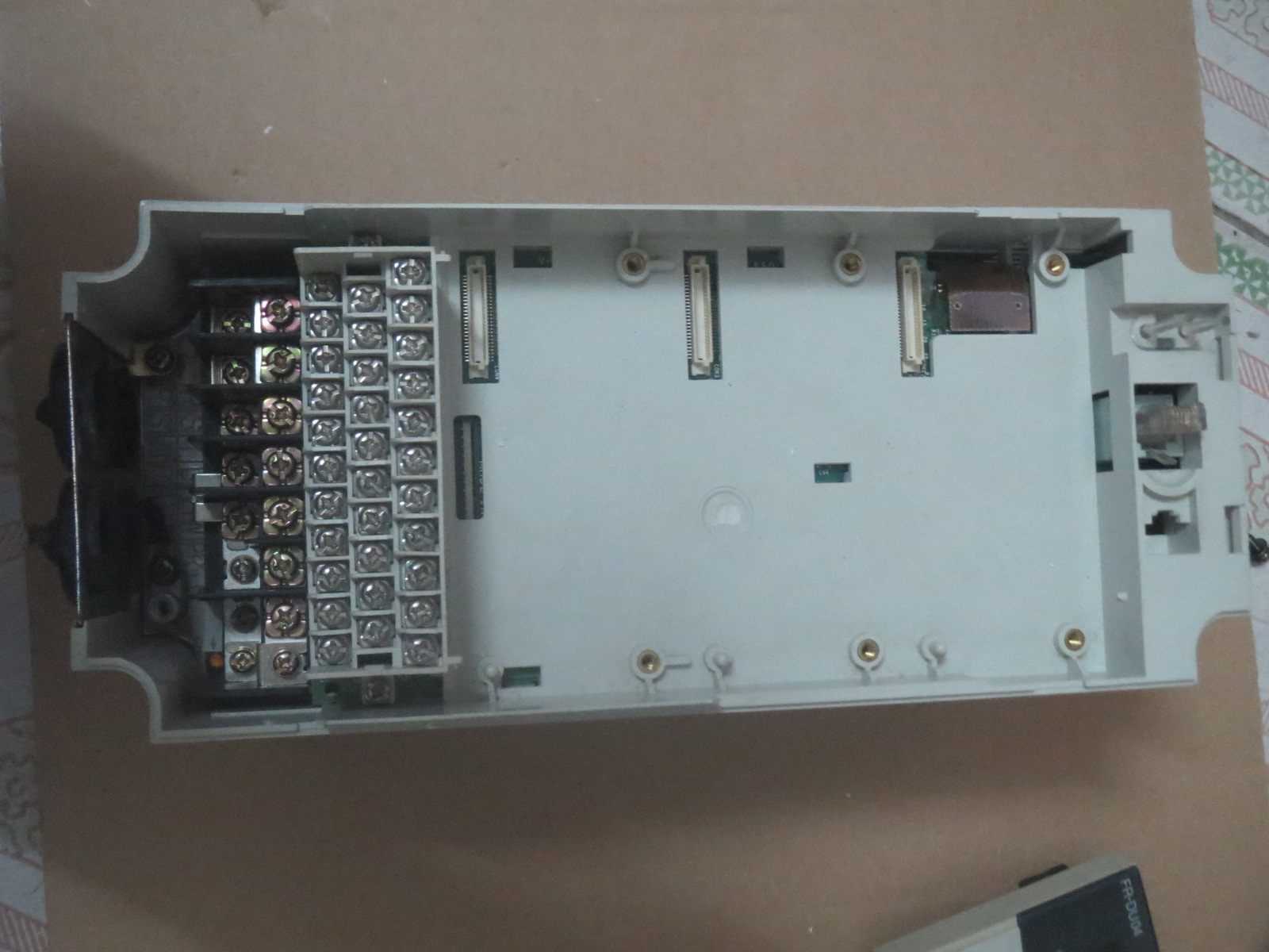 三菱变频器FR-F520-0