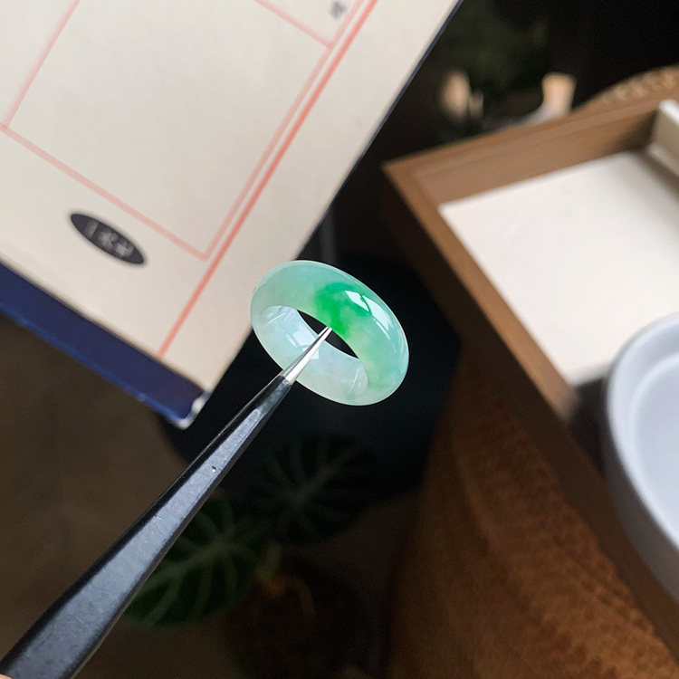 10号 尾戒缅甸料天然A货翡翠指环飘辣绿色阳绿翠色宽条戒指带证书