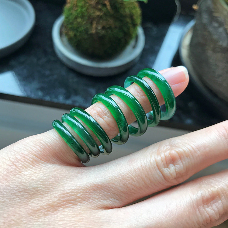 一物一拍自然光A货天然危料翡翠戒指环方条高冰种蓝水辣阳绿证书