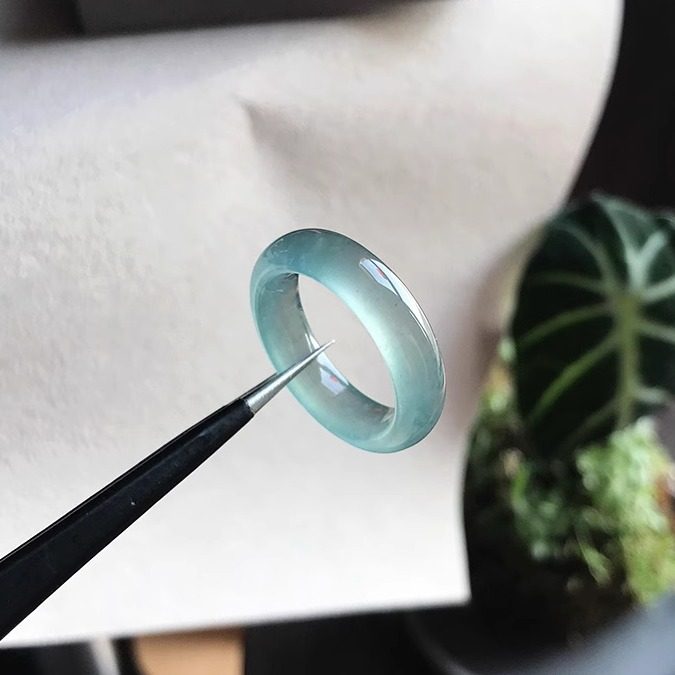 19#危料自然光实拍A货天然翡翠指环冰种蓝绿色起胶宽条戒指带证书