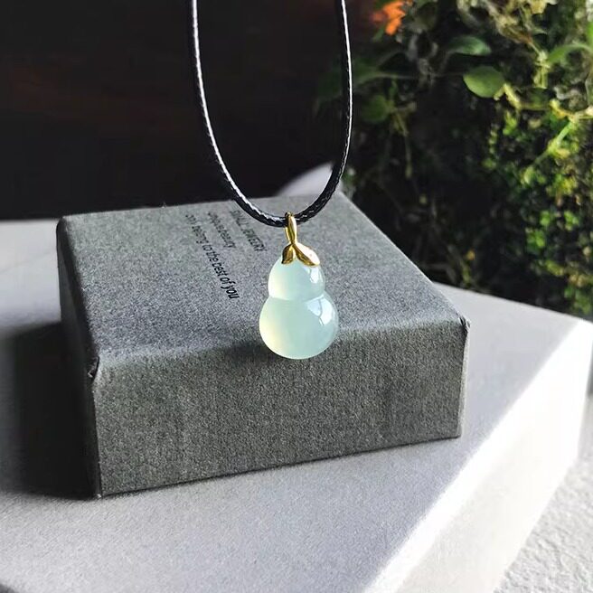 缅甸天然A货翡翠小葫芦冰种晴水浅绿色18k金扣头迷你吊坠挂件证书