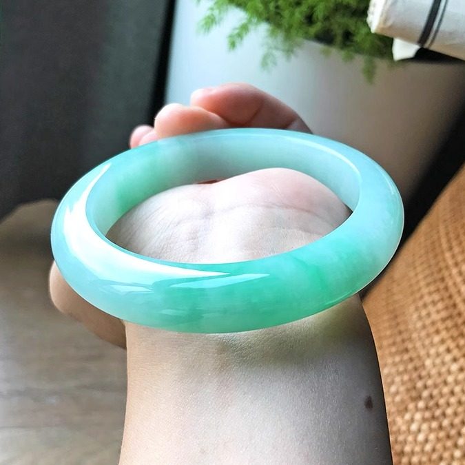 自然光实拍缅甸料 天然老坑A货翡翠手镯阳绿飘绿花正圈平安镯子59