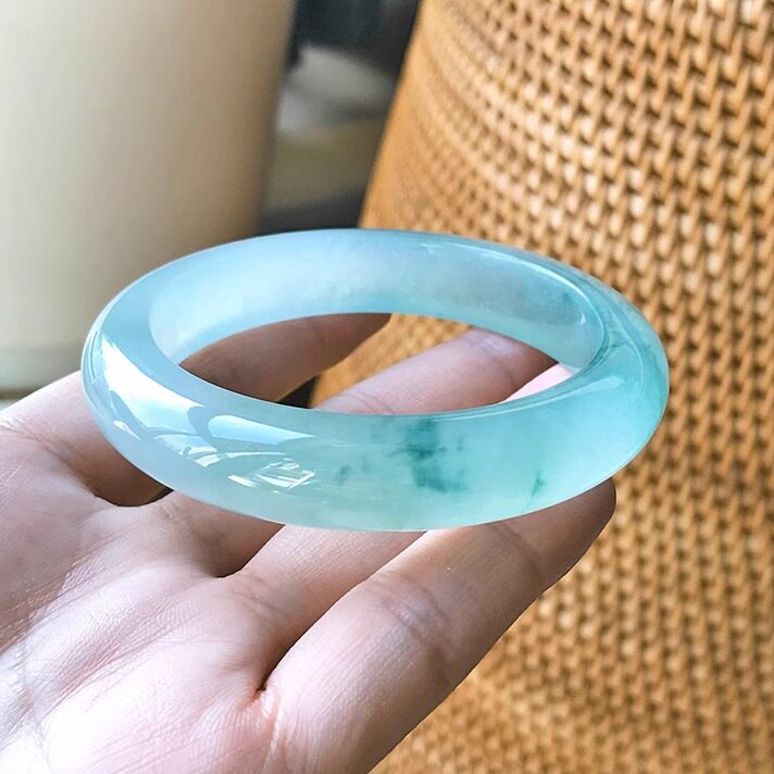 缅甸老坑A货翡翠手镯冰种飘花