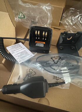 RLN4884A 车载充电器 适配XTS2500 HT1000 XTS3000 XTS5000对讲机