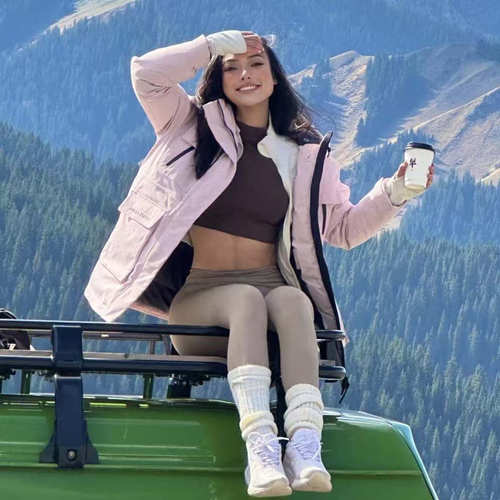 斐乐FILA中长款羽绒服女士新款休闲舒适连帽工装外套F11W449911F