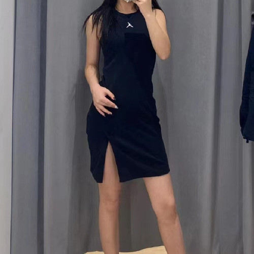 运动休闲Nike连衣裙包臀开衩