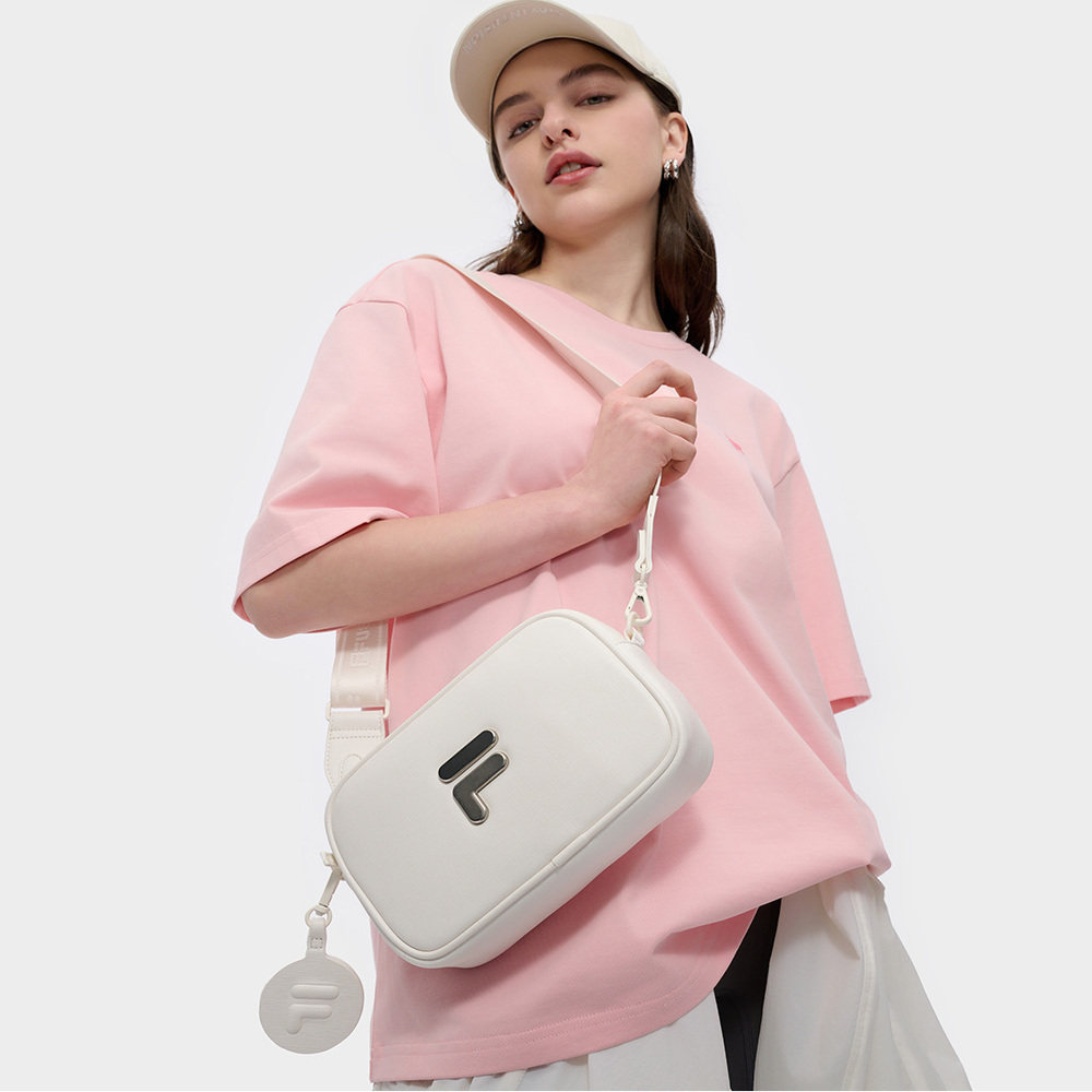 FILA FUSION 斐乐 中性斜挎包2025新款情侣相机包 T13U523123F,运动包/户外包/配件,挎包/拎包/休闲包,淘宝优惠券,粉丝福利购,淘宝优惠卷