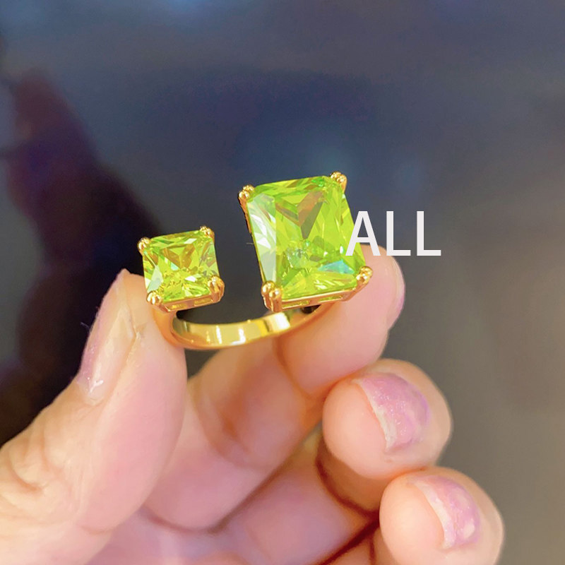 2022新款 施华奥地利绿色水晶方形几何开口戒指 5614923 新年礼物
