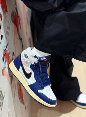 NIKE耐克男子轻便AJ1板鞋冬季时尚舒适高帮缓震运动鞋DZ5485-100