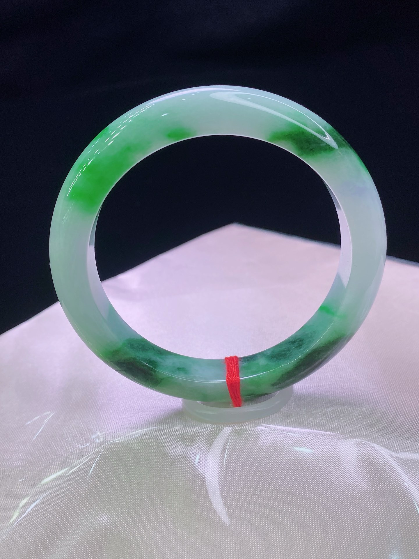 天然翡翠a货冰种翡翠手镯圆条正圈飘花阳绿玉石贵妃镯白底青老坑