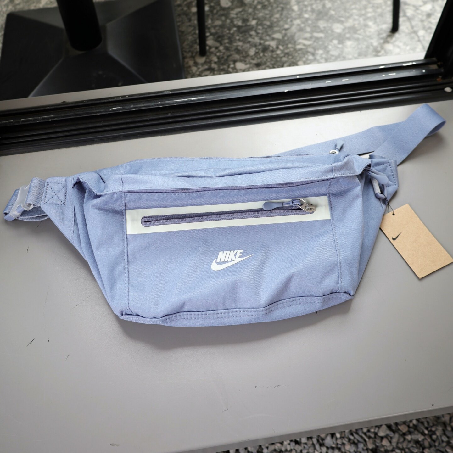 Nike耐克腰包男女同款小巧便捷拉链时尚运动休闲斜跨单肩包DN2556