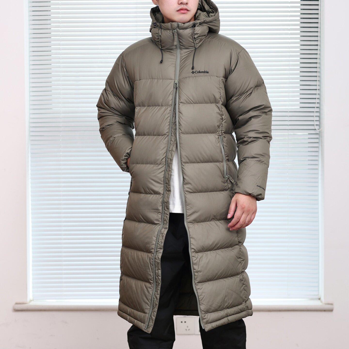 Columbia哥伦比亚男女秋冬户外防泼水银点700蓬长款羽绒服XE1790