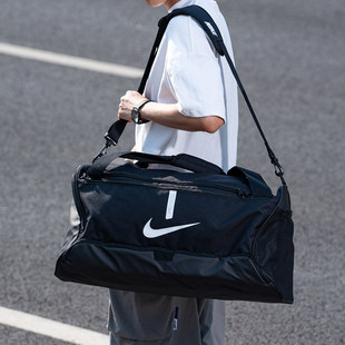 NIKE耐克单肩包足球装备包训练通勤健身运动大容量斜挎包CU8090