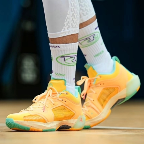 【特价】Nike耐克男Air Jordan 37低帮实战缓震耐磨篮球鞋DX5567