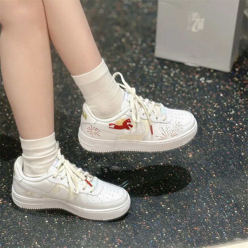 NIKE耐克女鞋大童脱缰系列空军一号运动鞋休闲鞋板鞋 IQ1133