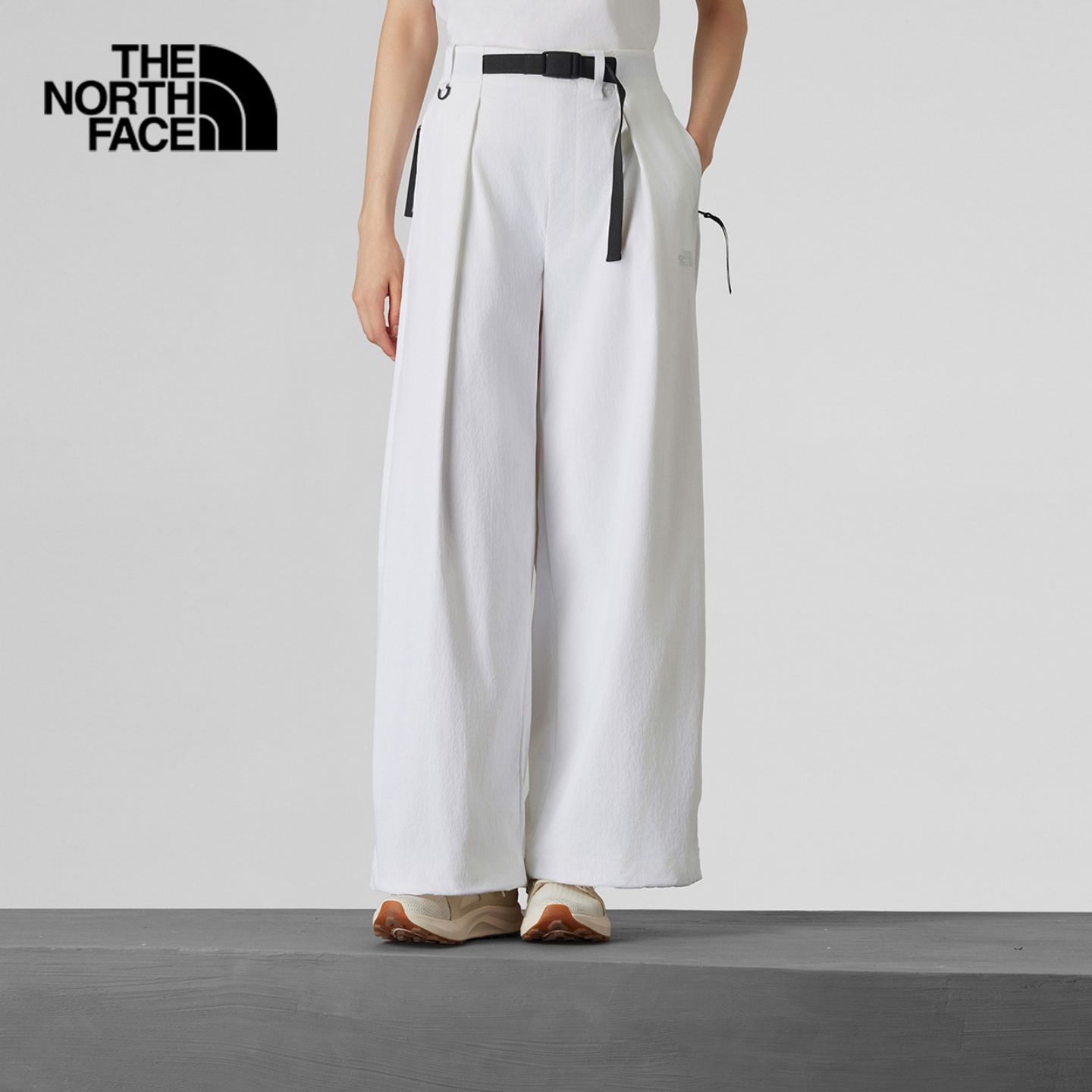 北面女UE系列时尚宽松防泼水长裤