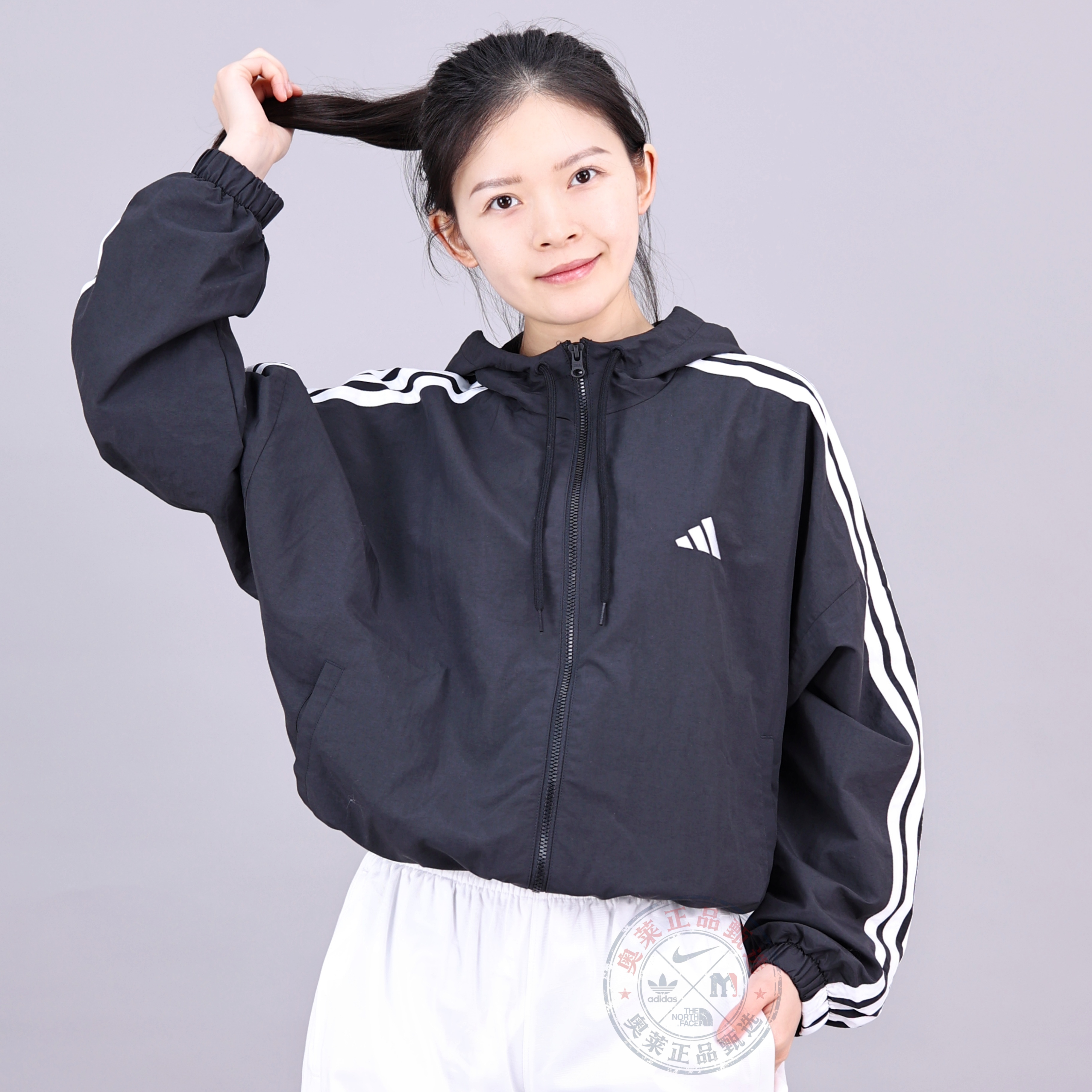 阿迪达斯女子运动休闲连帽夹克