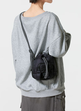 UA安德玛女包斜挎包25秋冬新款运动时尚复古休闲包单肩包 6001576