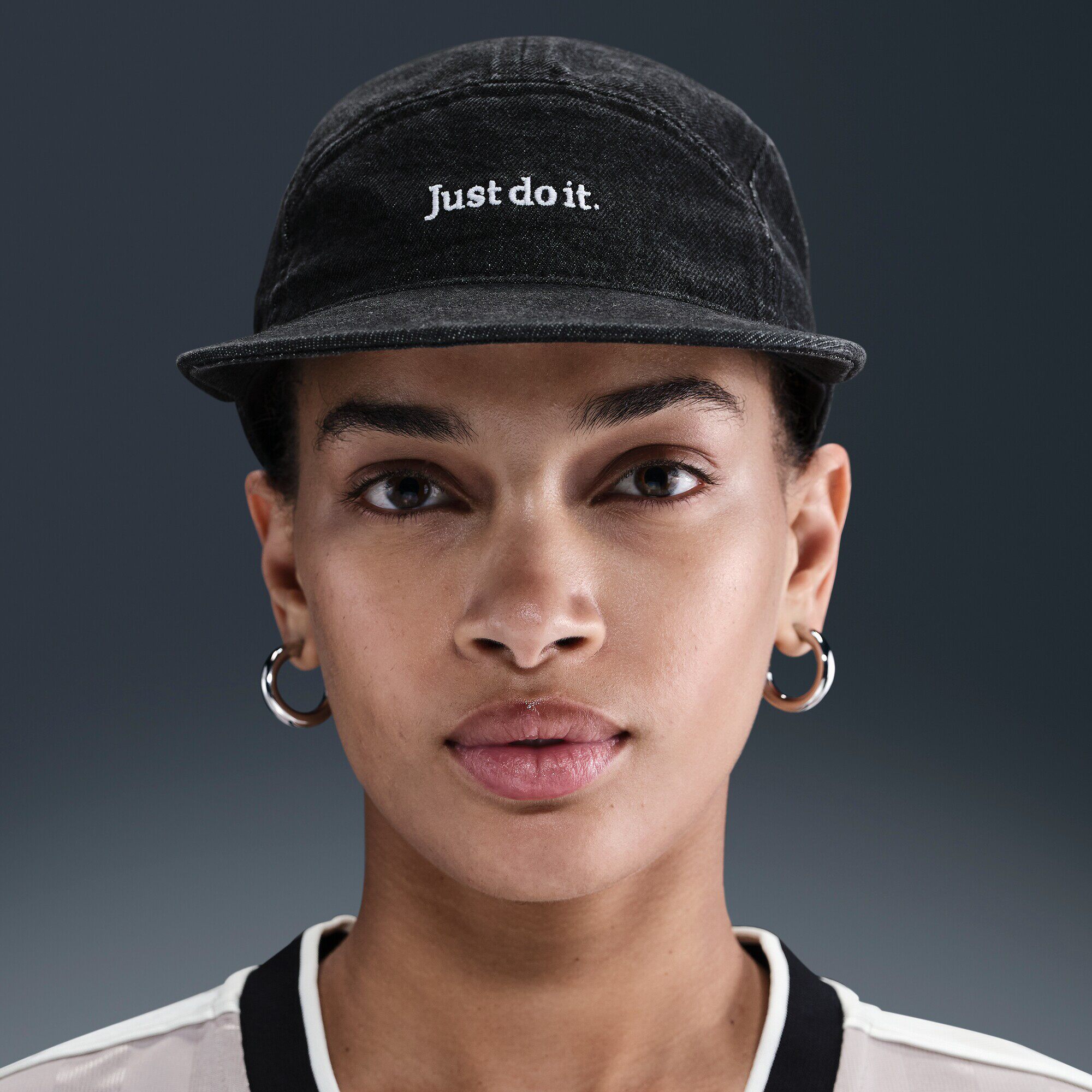 NIKE耐克男女25冬季运动休闲软顶牛仔拼接刺绣棒球帽鸭舌帽IB2345