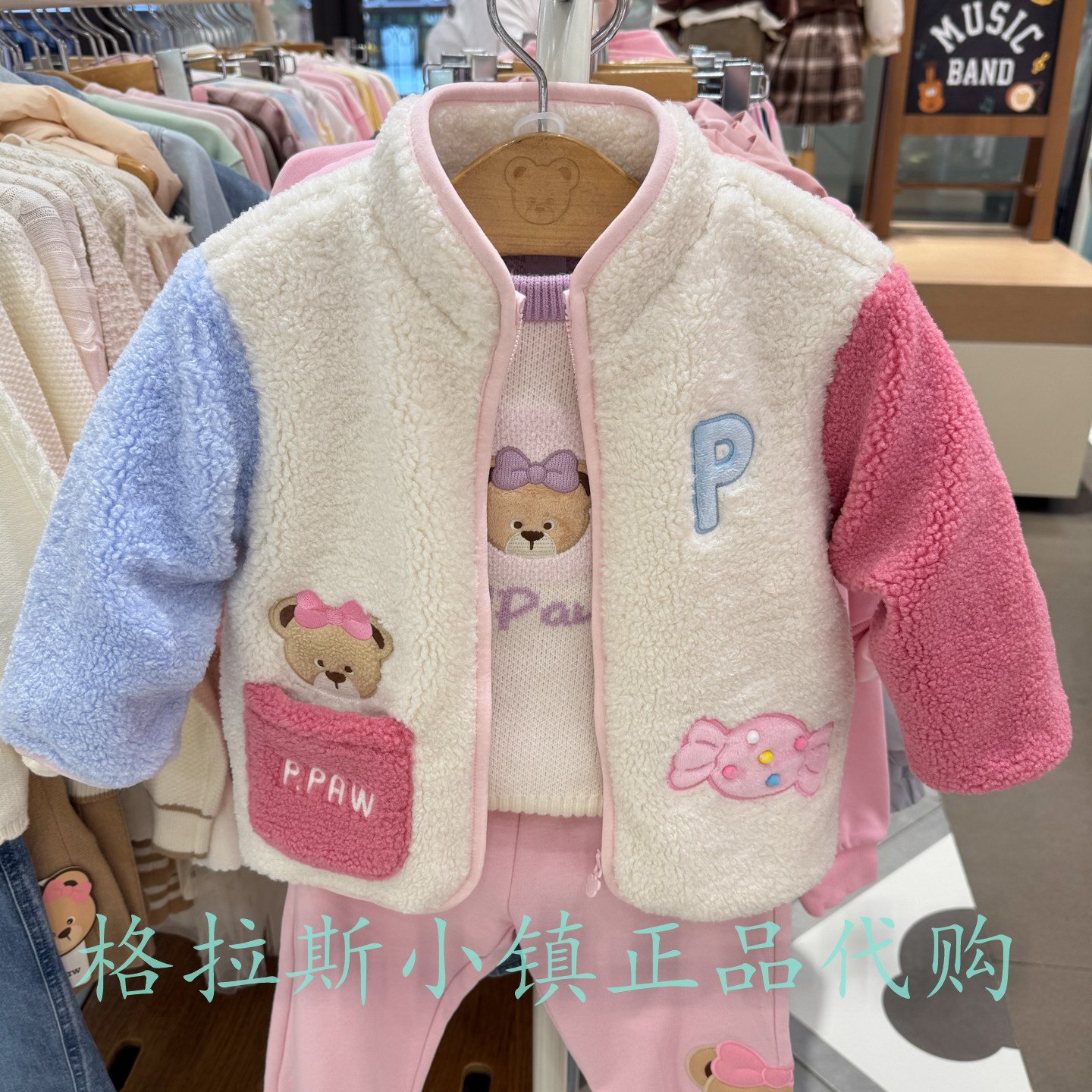 PawinPaw童装女宝撞色毛绒外套