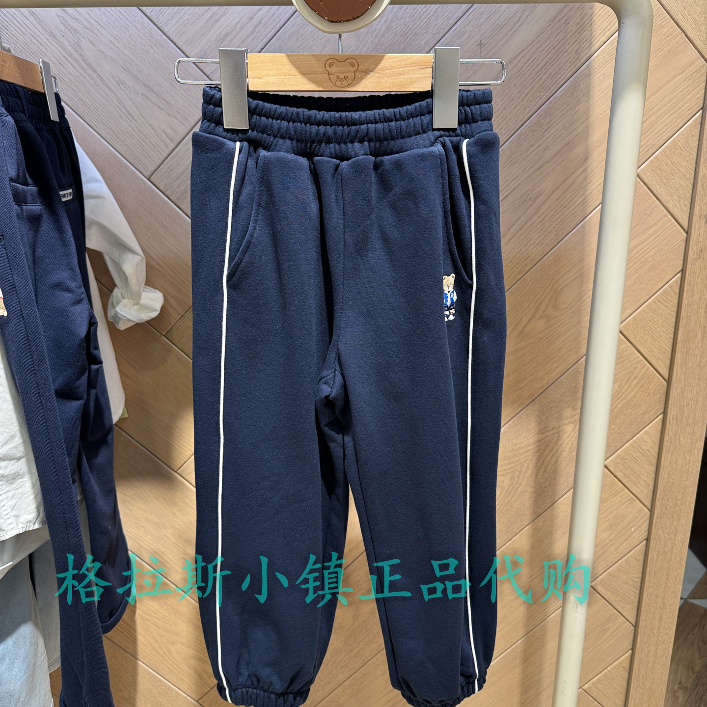 PawinPaw童装专柜正品26年春款男童刺绣休闲束脚卫裤PCTMG1111K