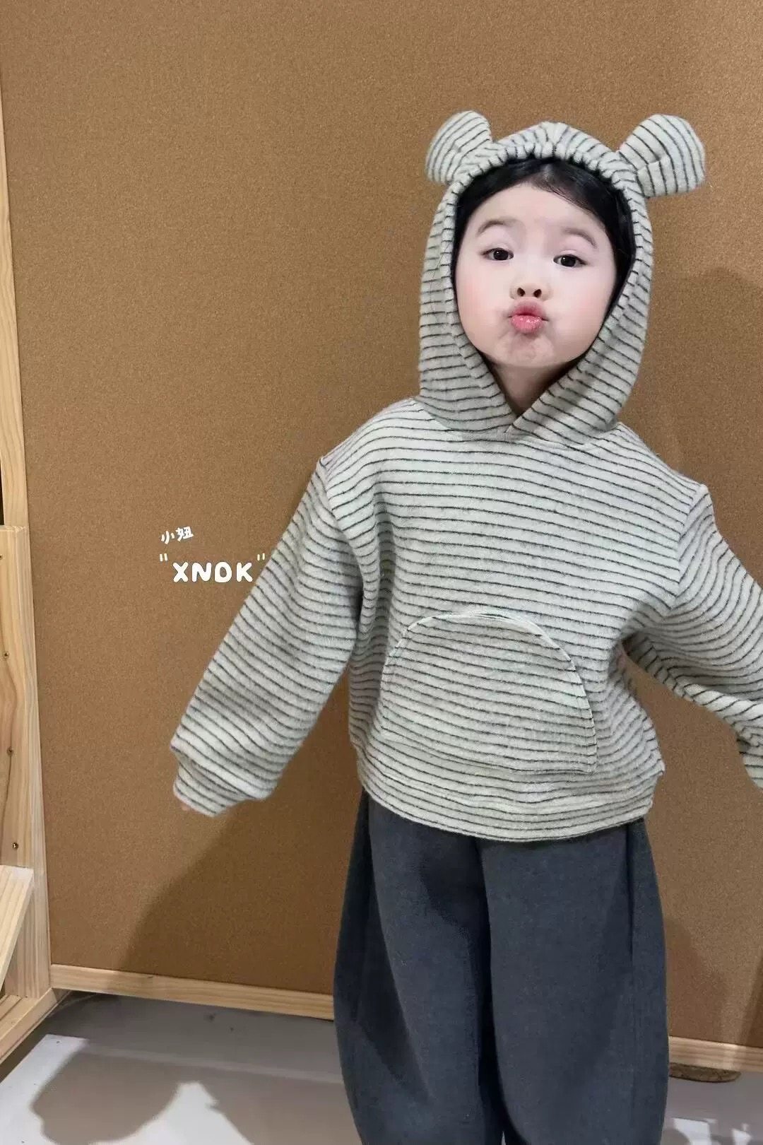 小妞大咖童装2025秋男女童小童小熊连帽条纹卫衣弯刀裤套装25230