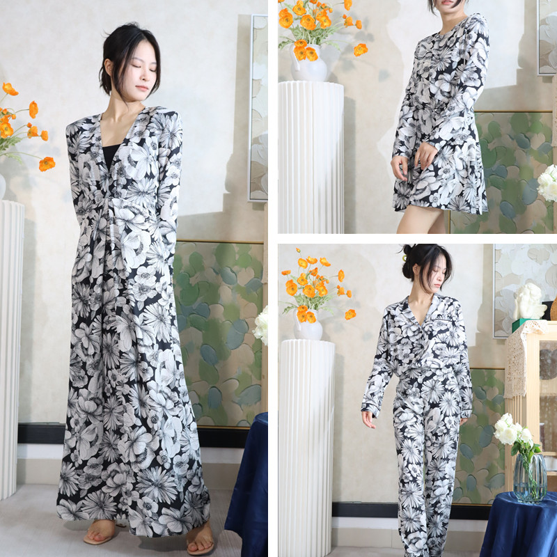 黑白线描H型真丝花朵高腰连衣裙