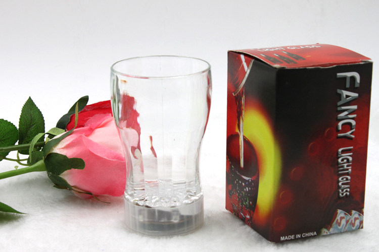 0036 결혼 축하 장식 LED 플래시 콜라 컵 크리 에이 티브 선물 빛나는 컵 디스코 바 용품