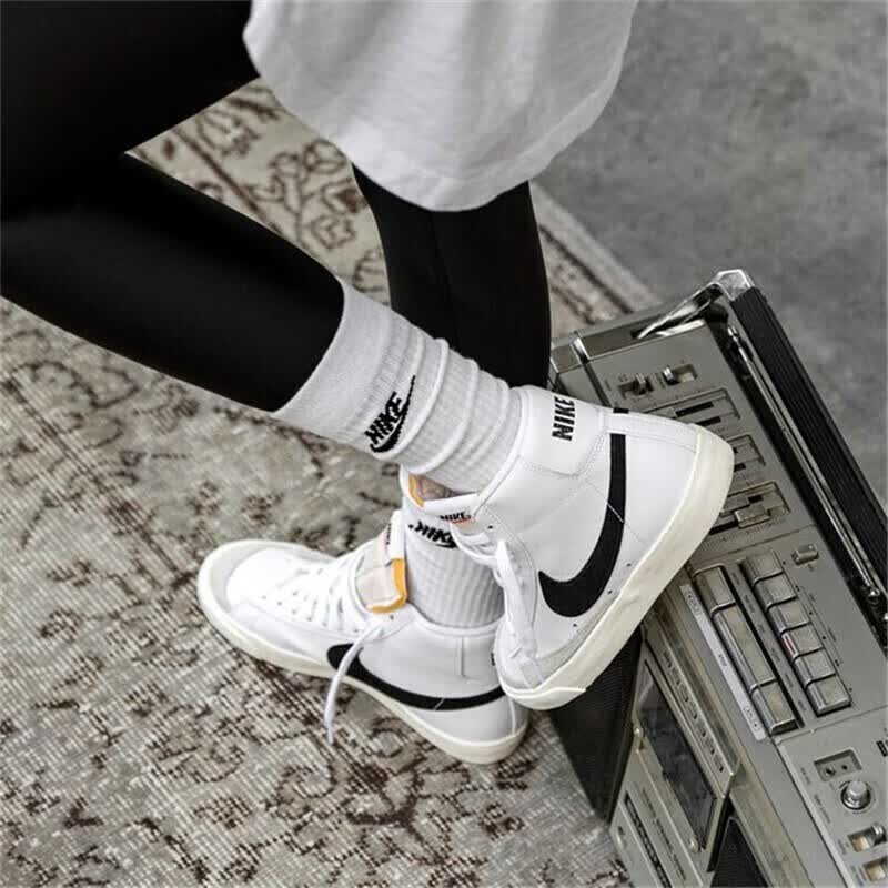 Nike开拓者高帮女子复古板鞋